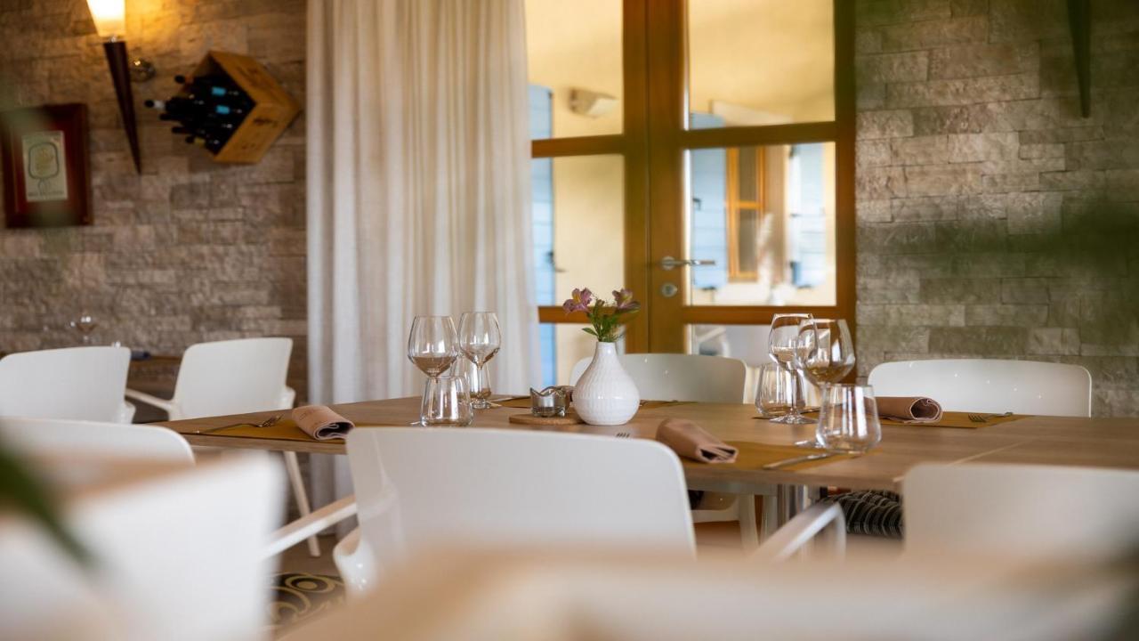 Velanera Hotel & Restaurant Sisan Luaran gambar